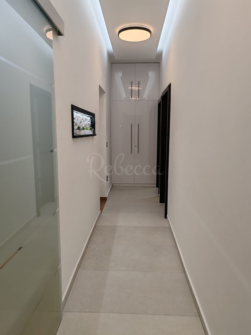 Moderno renovirano stan 62,5 m² u centru Pule, blizina Arene