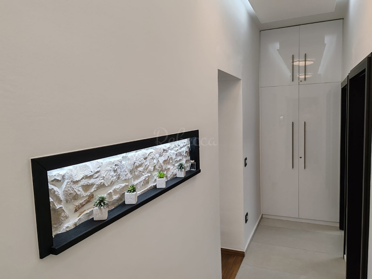 Moderno renovirano stan 62,5 m² u centru Pule, blizina Arene