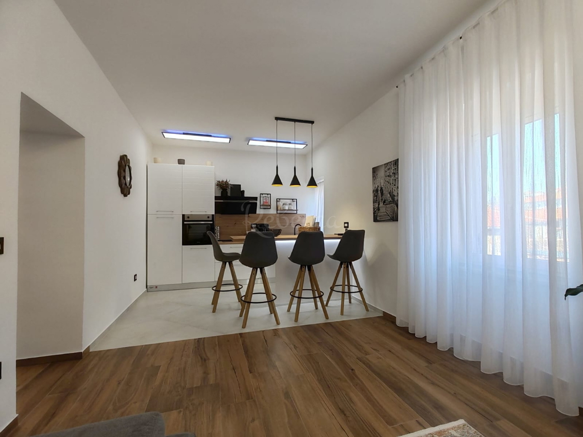 Moderno renovirano stan 62,5 m² u centru Pule, blizina Arene