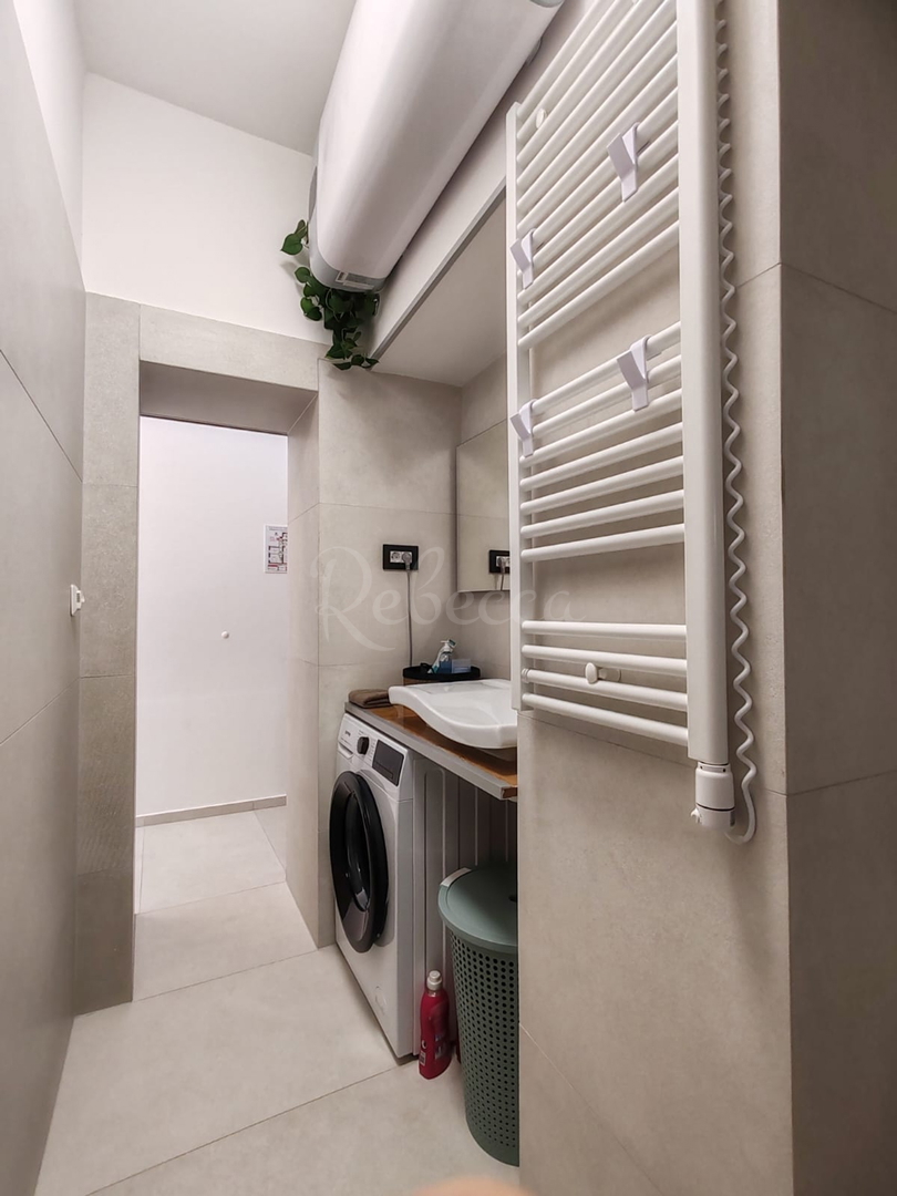 Moderno renovirano stan 62,5 m² u centru Pule, blizina Arene