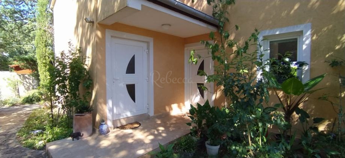 Casa con due appartamenti, vista mare, Valtura