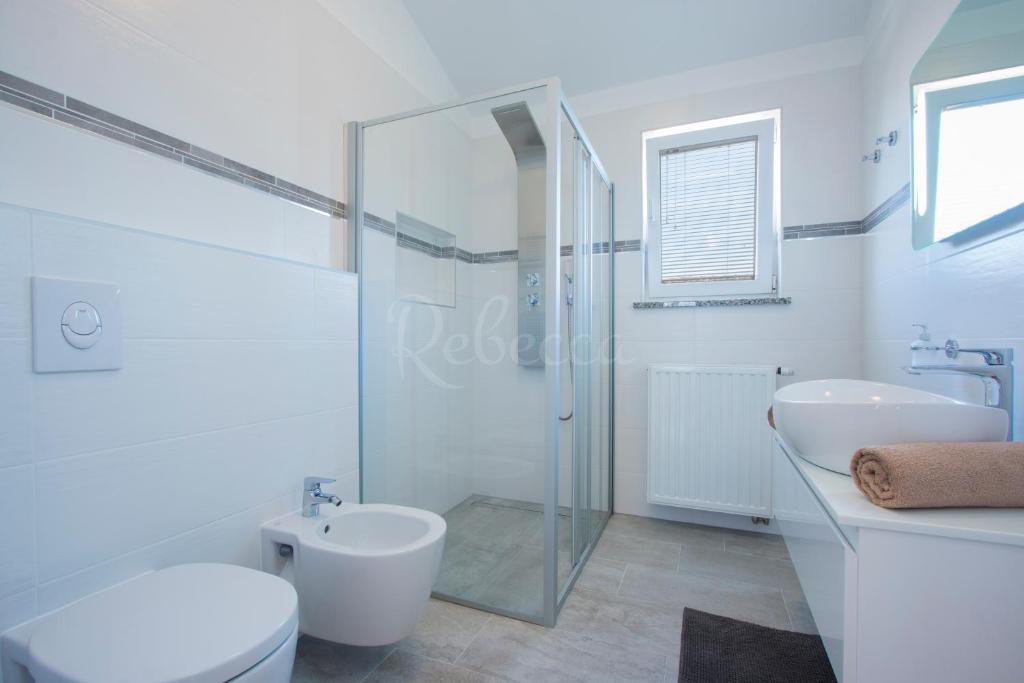 Appartamento al 2° piano, 2 camere, balcone, parcheggio, 300 m dal mare, Medulin