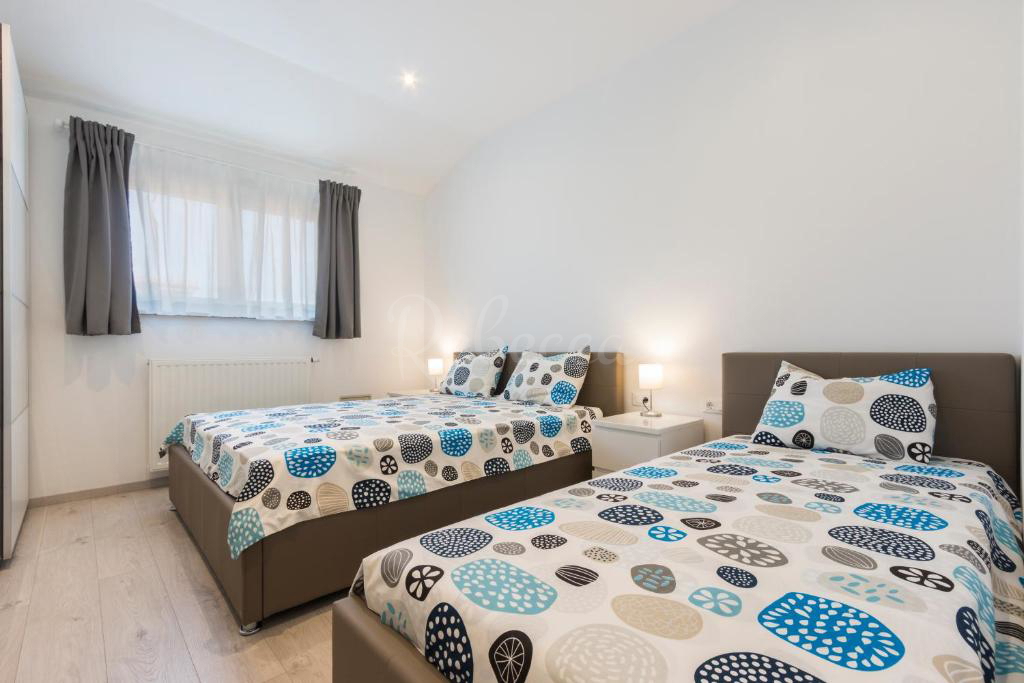 Appartamento al 2° piano, 2 camere, balcone, parcheggio, 300 m dal mare, Medulin