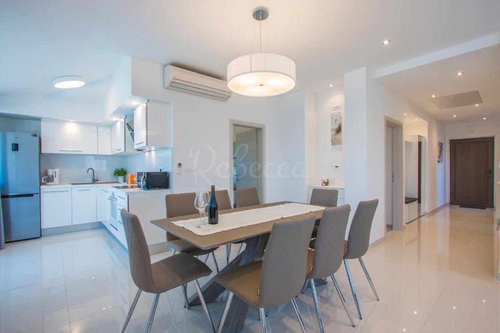 Appartamento al 2° piano, 2 camere, balcone, parcheggio, 300 m dal mare, Medulin