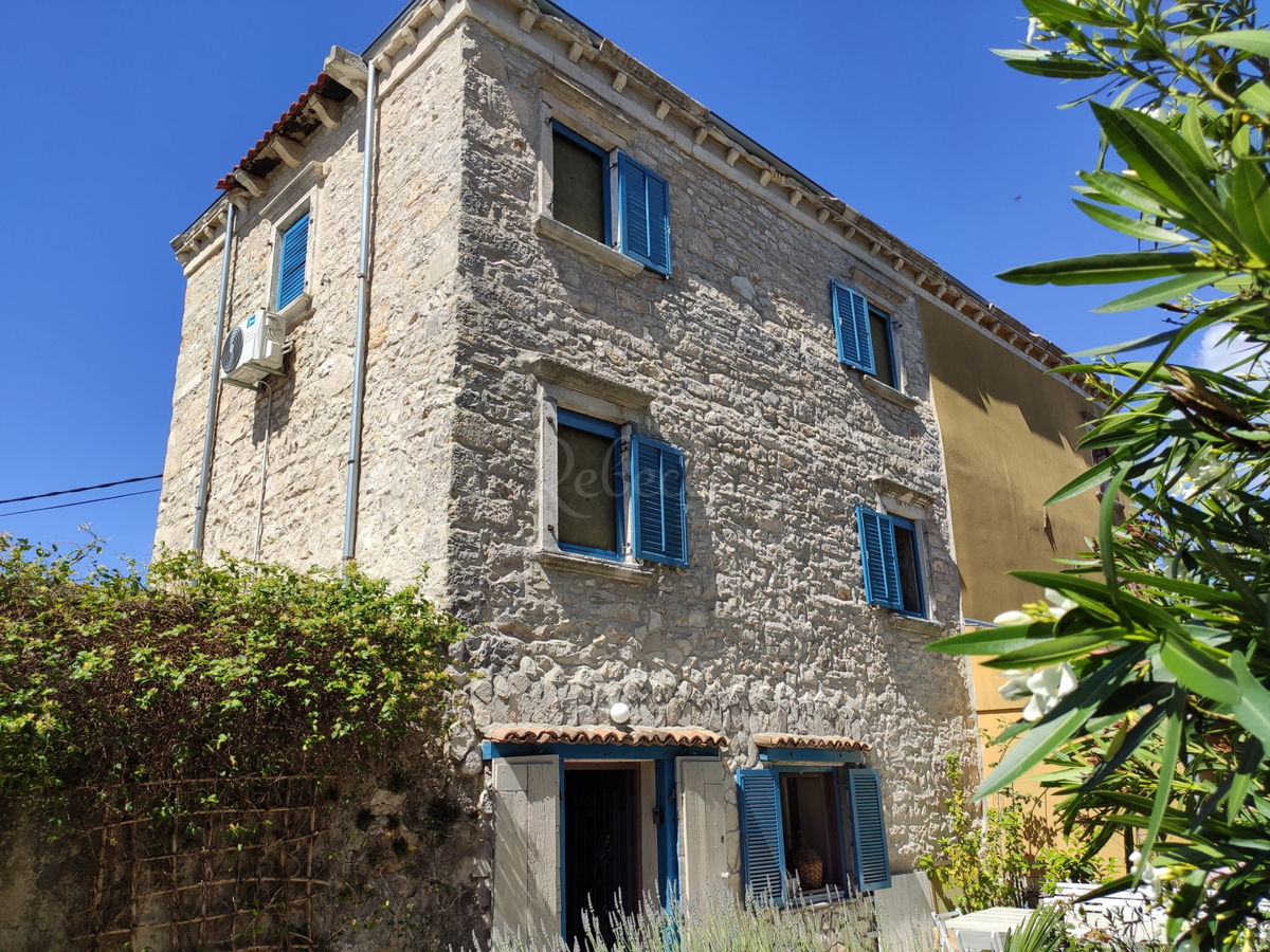 KRNICA: CASA IN PIETRA D&apos;ISTRIA RISTRUTTURATA