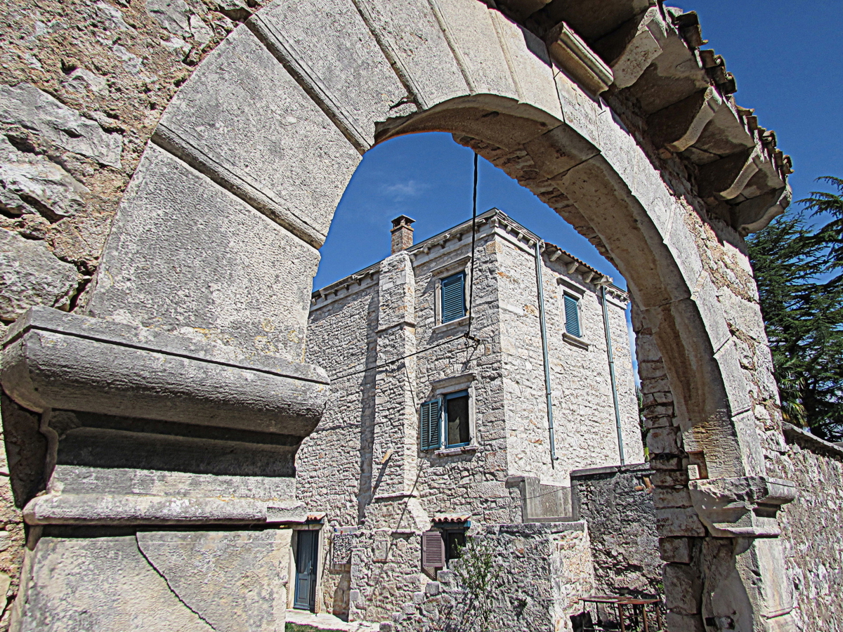 KRNICA: CASA IN PIETRA D&apos;ISTRIA RISTRUTTURATA