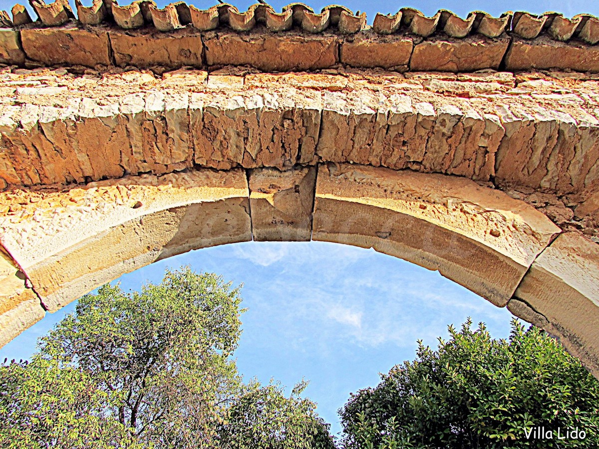 KRNICA: CASA IN PIETRA D&apos;ISTRIA RISTRUTTURATA