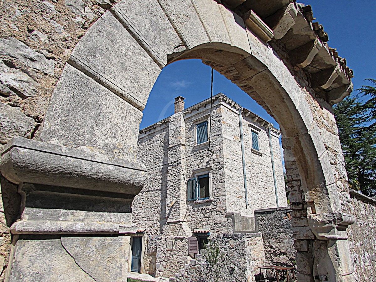 KRNICA: CASA IN PIETRA D&apos;ISTRIA RISTRUTTURATA