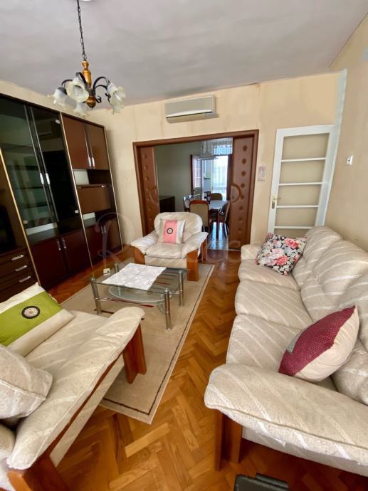 Piano casa, 109 m2, 1° piano, cucina estiva, garage, giardino, centro città, Pola