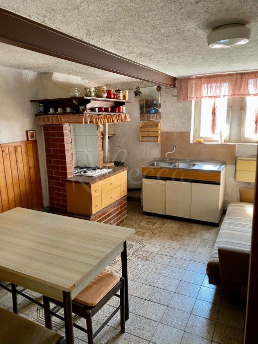 Piano casa, 109 m2, 1° piano, cucina estiva, garage, giardino, centro città, Pola