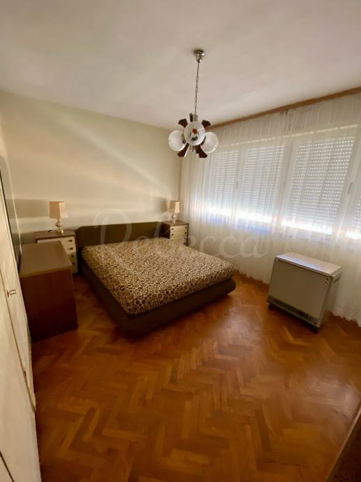 Piano casa, 109 m2, 1° piano, cucina estiva, garage, giardino, centro città, Pola