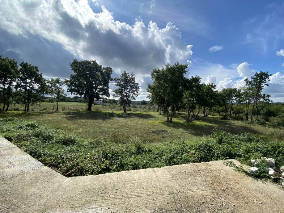 Terreno edificabile con costruzione iniziata, Manjadvorci