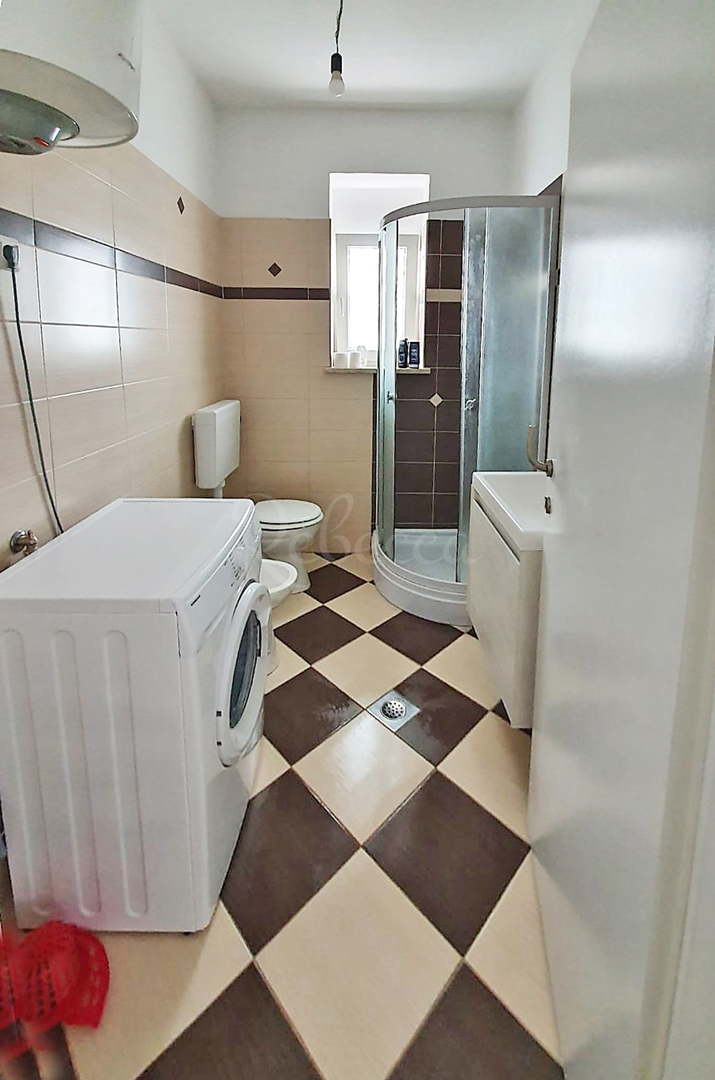 Pola, Veli Vrh, appartamento bilocale con terrazzo, arredato