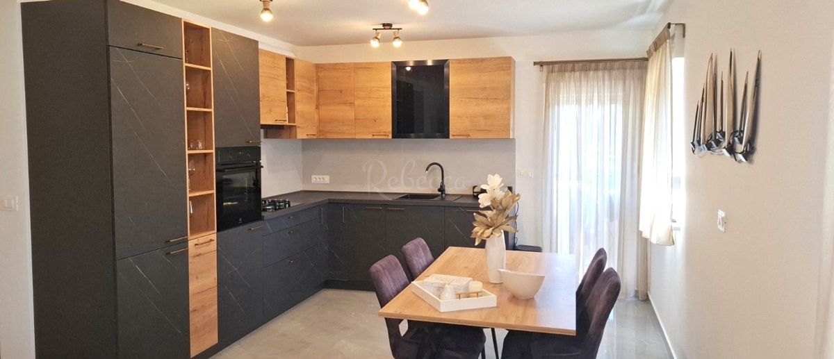 Appartamento 60,50 m2, piano rialzato, 2 posti auto, Žminj