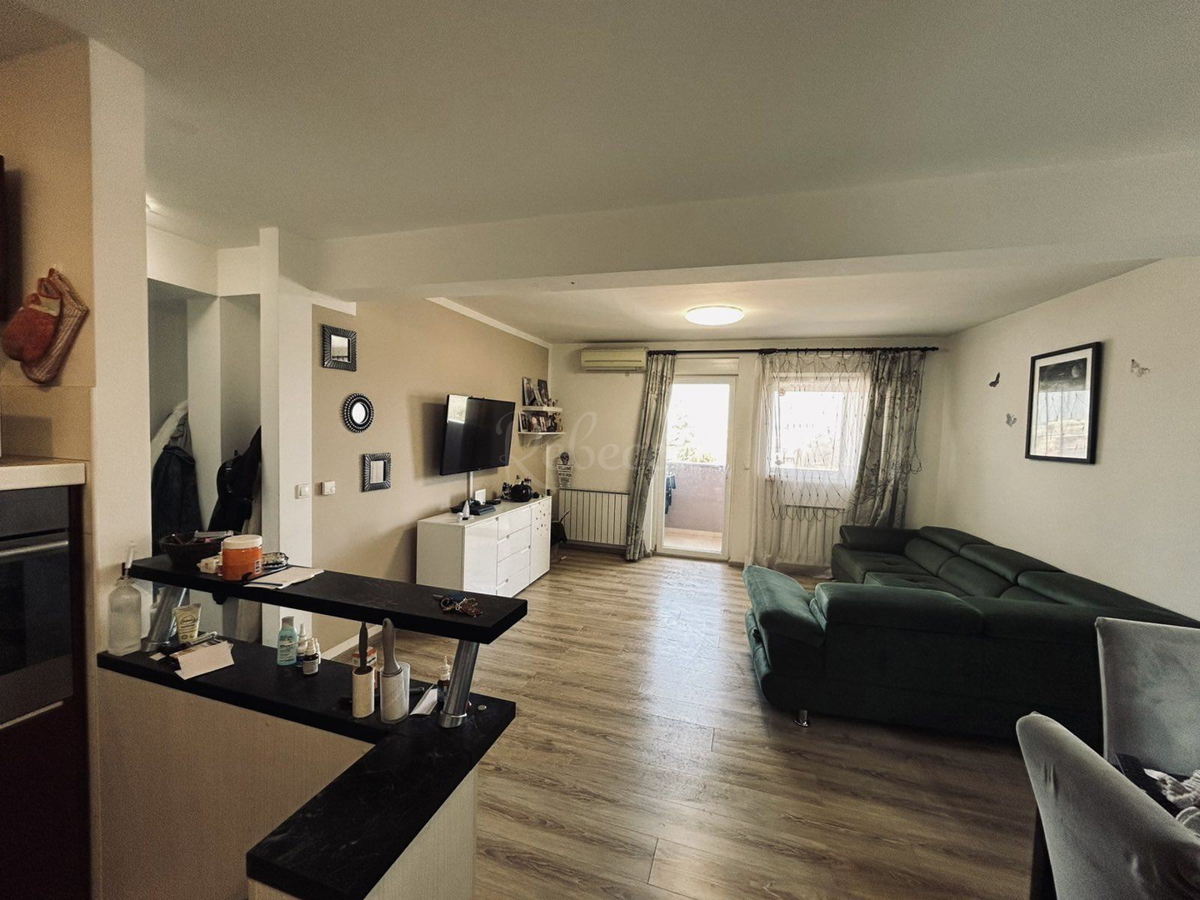 Appartamento 84 m2, 2 camere, ascensore, Pola