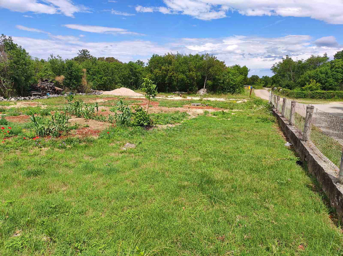 CASA INDIPENDENTE CON AMPIO GIARDINO SOPRA LA BAIA DI RAŠKA