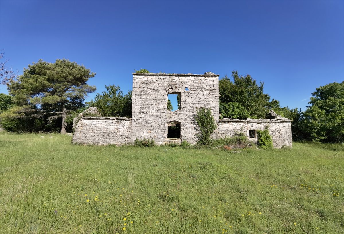 Juršići (Cirka) edificabile e terreno agricolo 33099m2