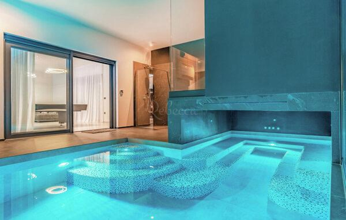 Villa moderna con piscina a 200 m dalla spiaggia, vista mare