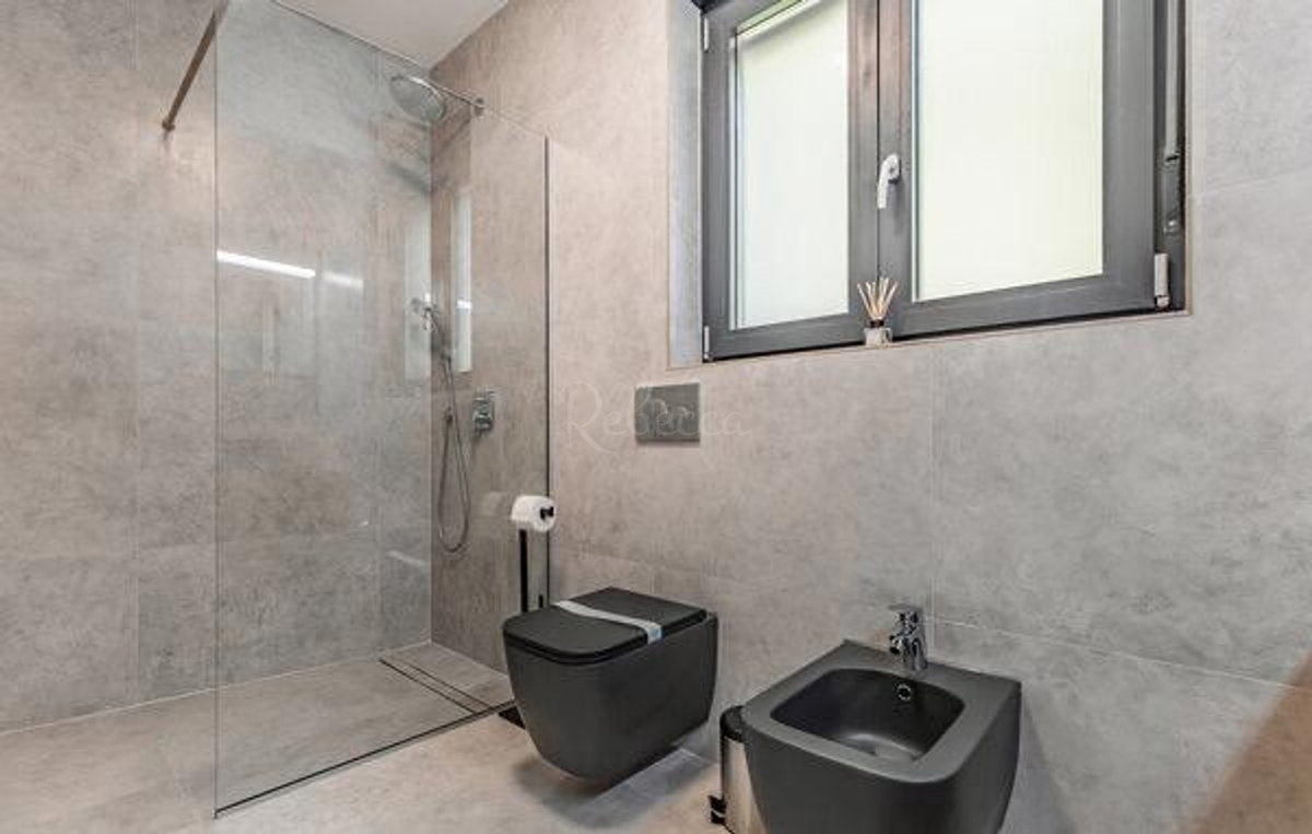 Villa moderna con piscina a 200 m dalla spiaggia, vista mare