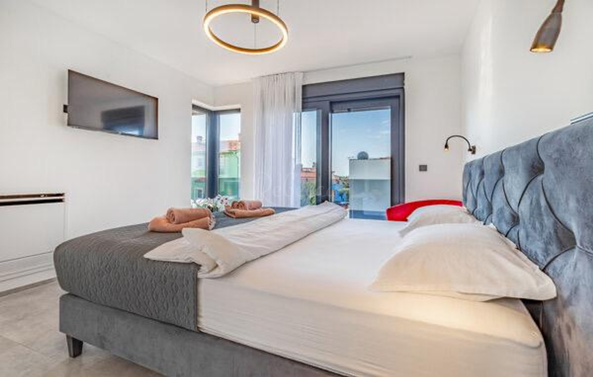 Villa moderna con piscina a 200 m dalla spiaggia, vista mare
