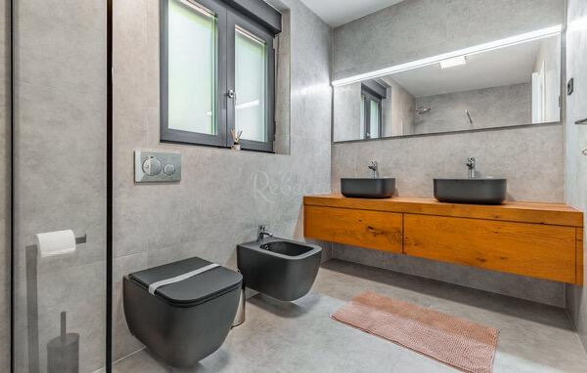 Villa moderna con piscina a 200 m dalla spiaggia, vista mare