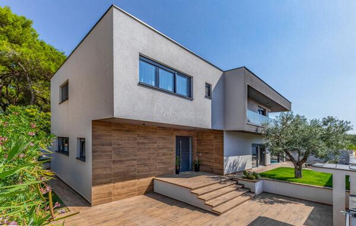 Villa moderna con piscina a 200 m dalla spiaggia, vista mare