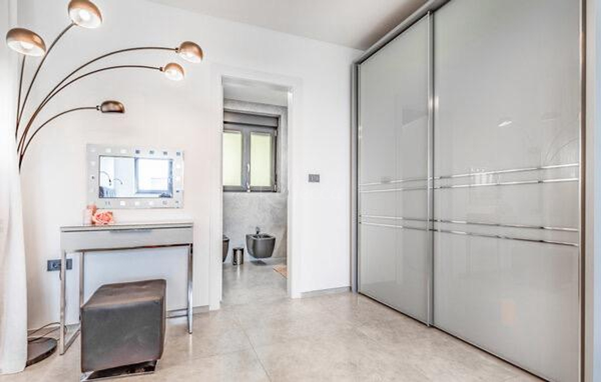 Villa moderna con piscina a 200 m dalla spiaggia, vista mare