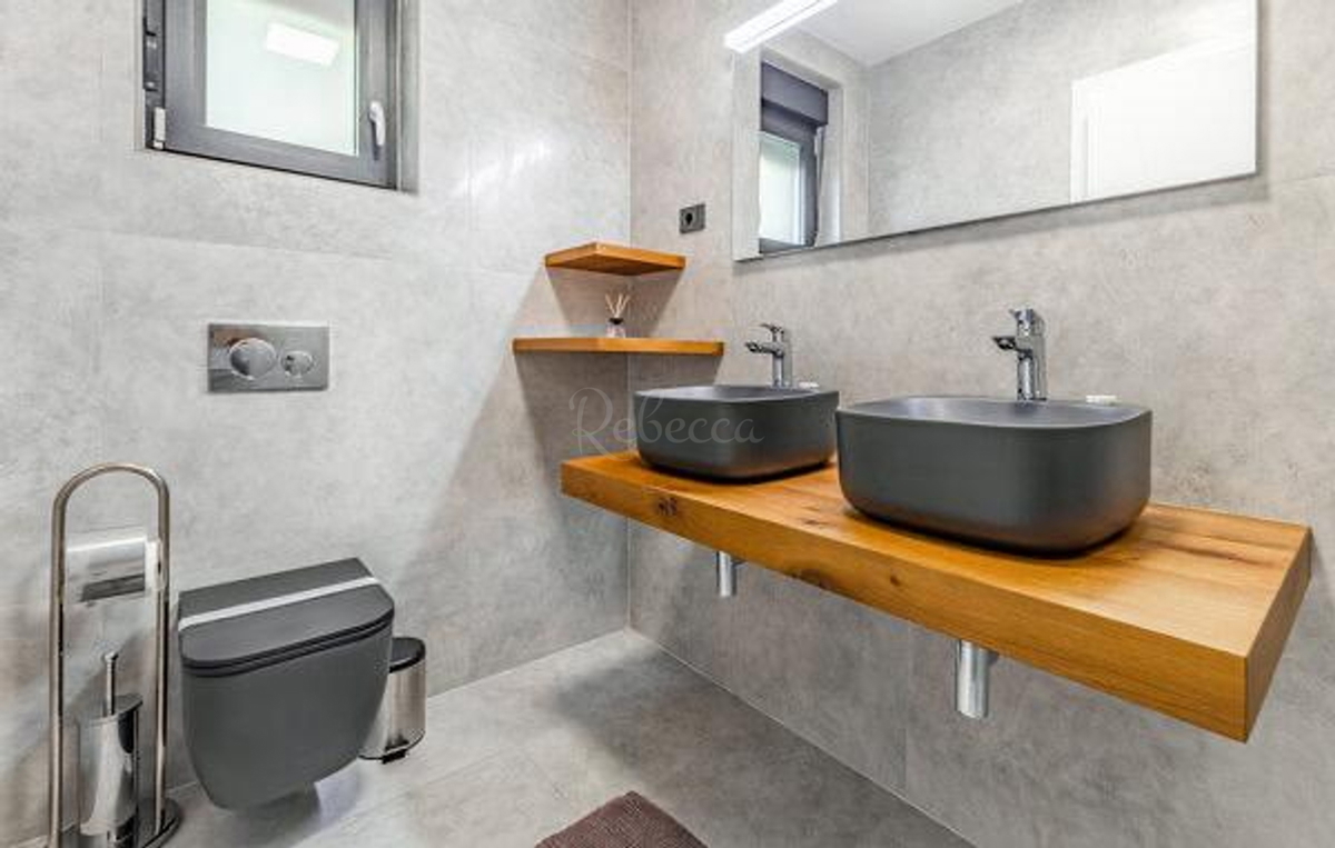 Villa moderna con piscina a 200 m dalla spiaggia, vista mare