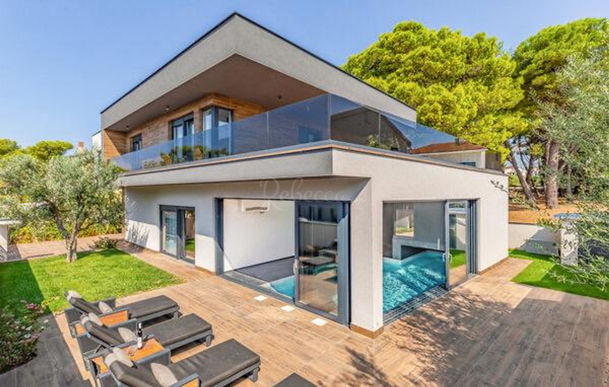 Villa moderna con piscina a 200 m dalla spiaggia, vista mare