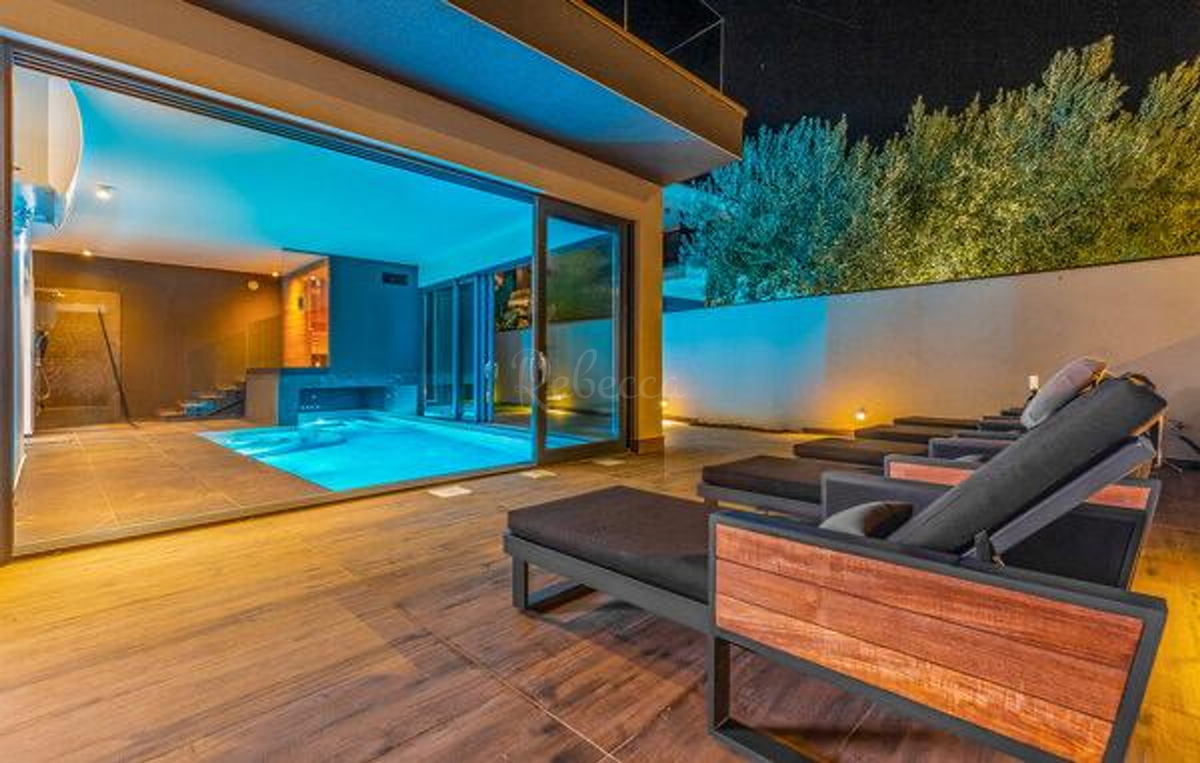 Villa moderna con piscina a 200 m dalla spiaggia, vista mare