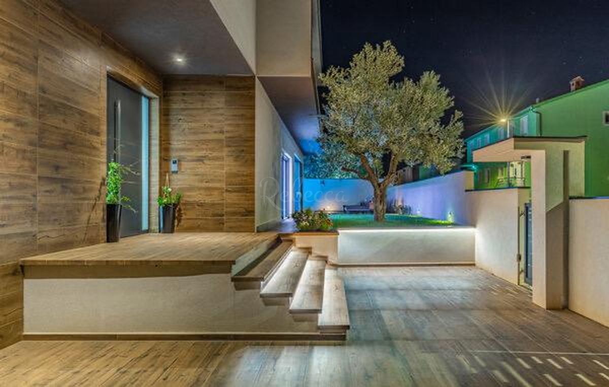 Villa moderna con piscina a 200 m dalla spiaggia, vista mare