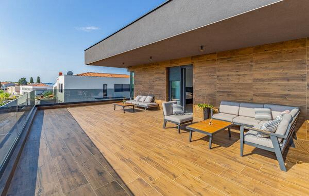 Villa moderna con piscina a 200 m dalla spiaggia, vista mare