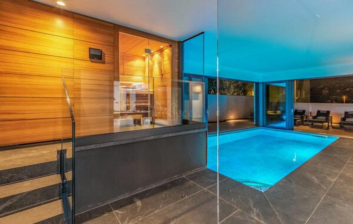 Villa moderna con piscina a 200 m dalla spiaggia, vista mare