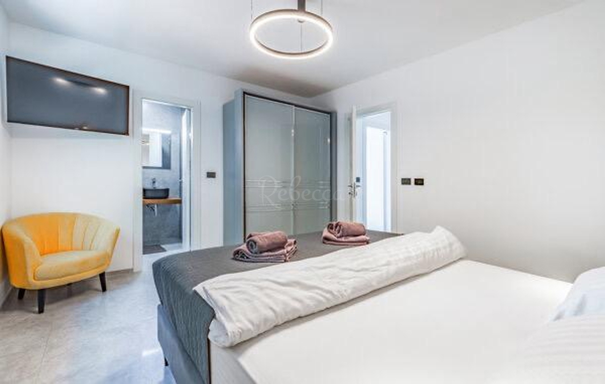Villa moderna con piscina a 200 m dalla spiaggia, vista mare