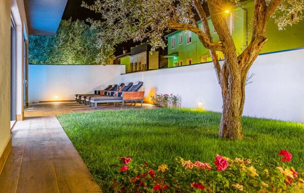 Villa moderna con piscina a 200 m dalla spiaggia, vista mare