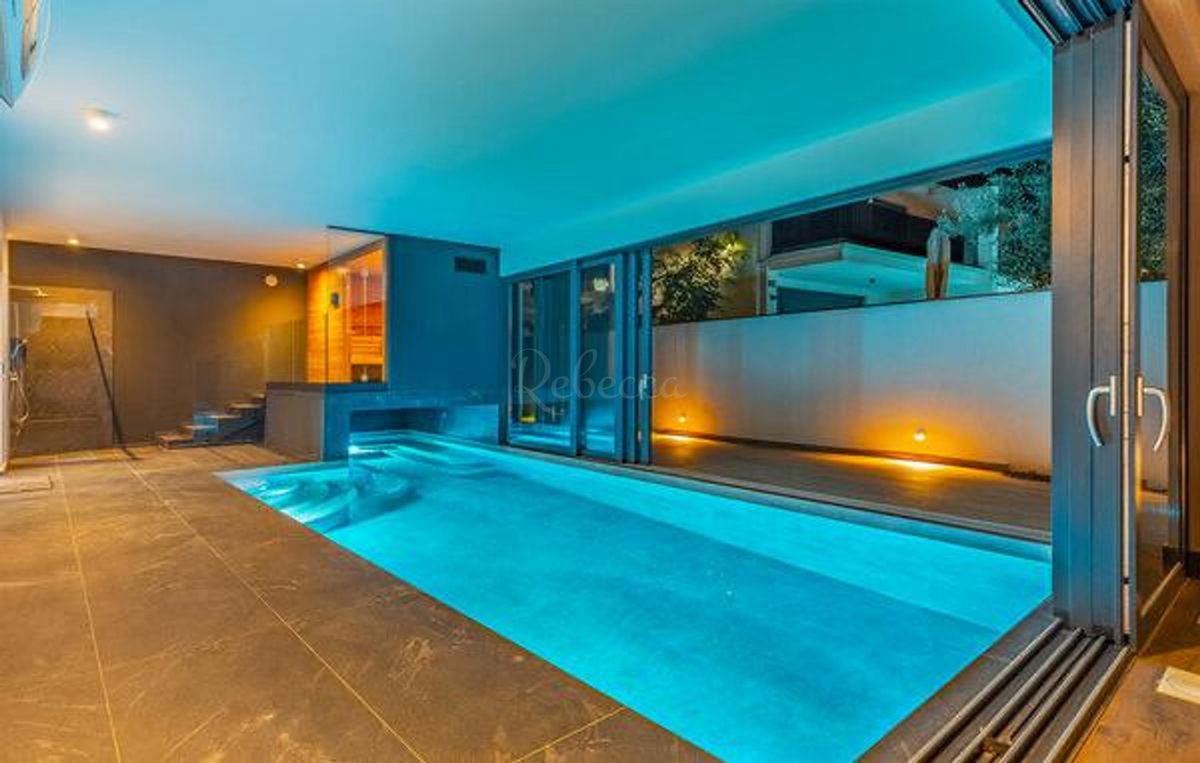 Villa moderna con piscina a 200 m dalla spiaggia, vista mare