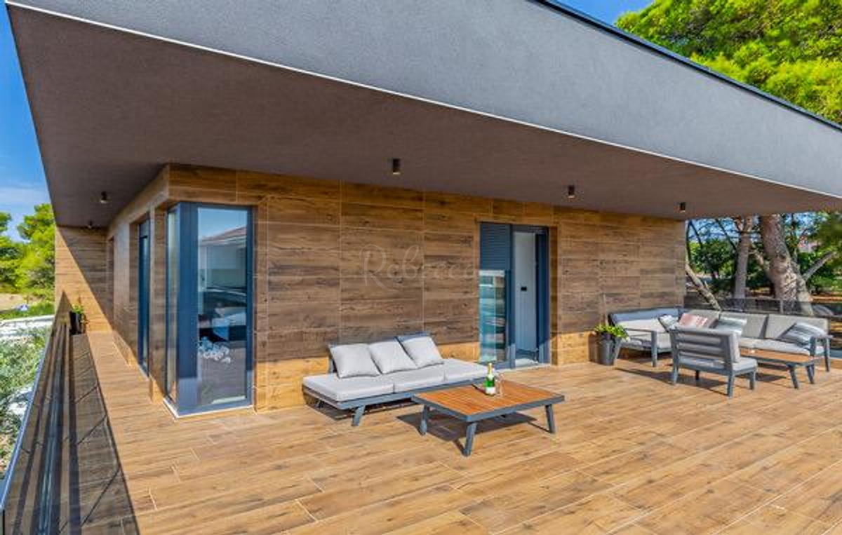 Villa moderna con piscina a 200 m dalla spiaggia, vista mare