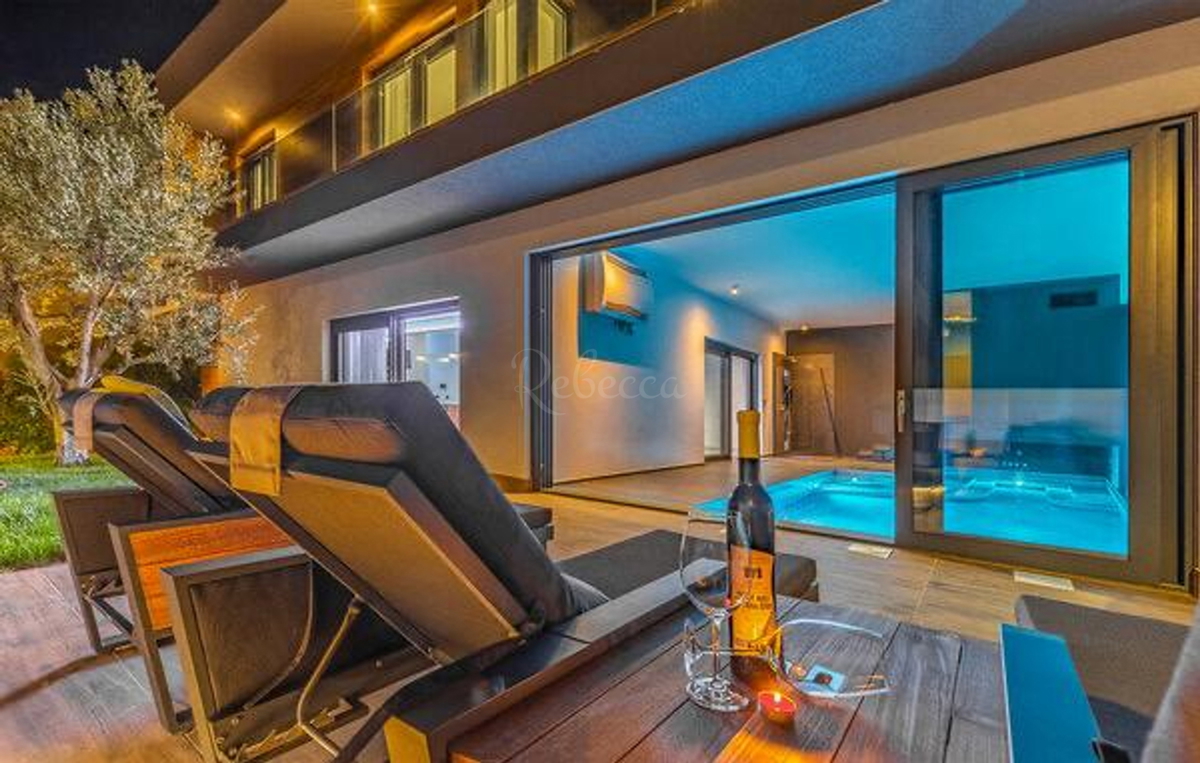 Villa moderna con piscina a 200 m dalla spiaggia, vista mare