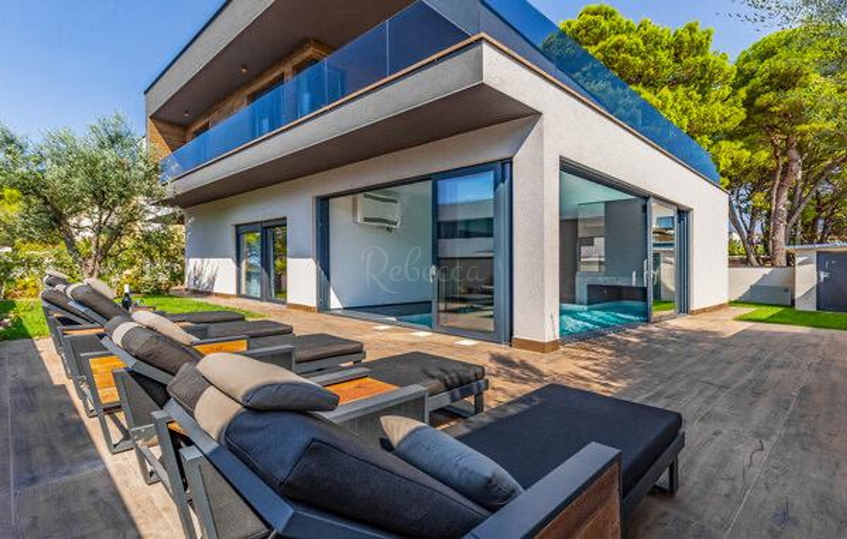 Villa moderna con piscina a 200 m dalla spiaggia, vista mare