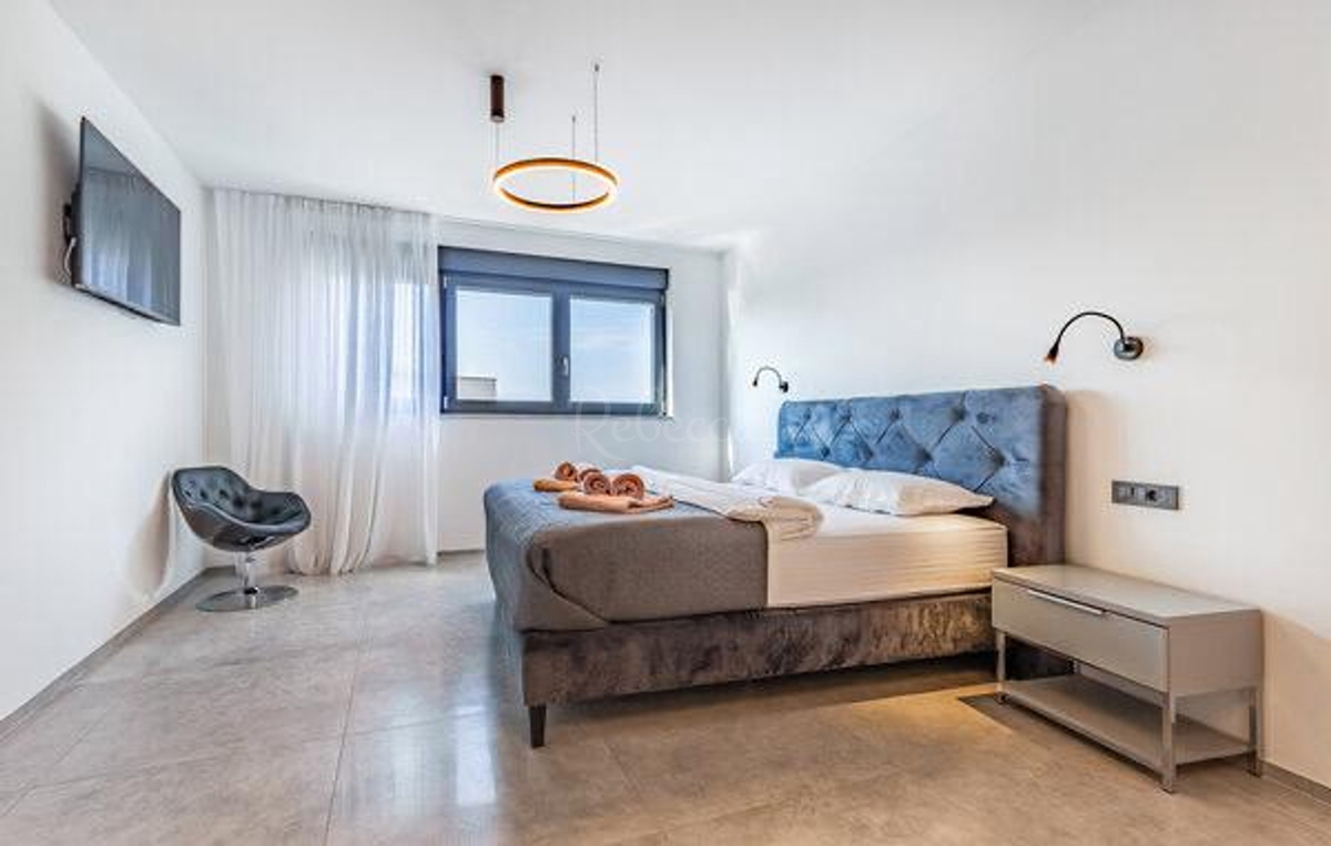 Villa moderna con piscina a 200 m dalla spiaggia, vista mare