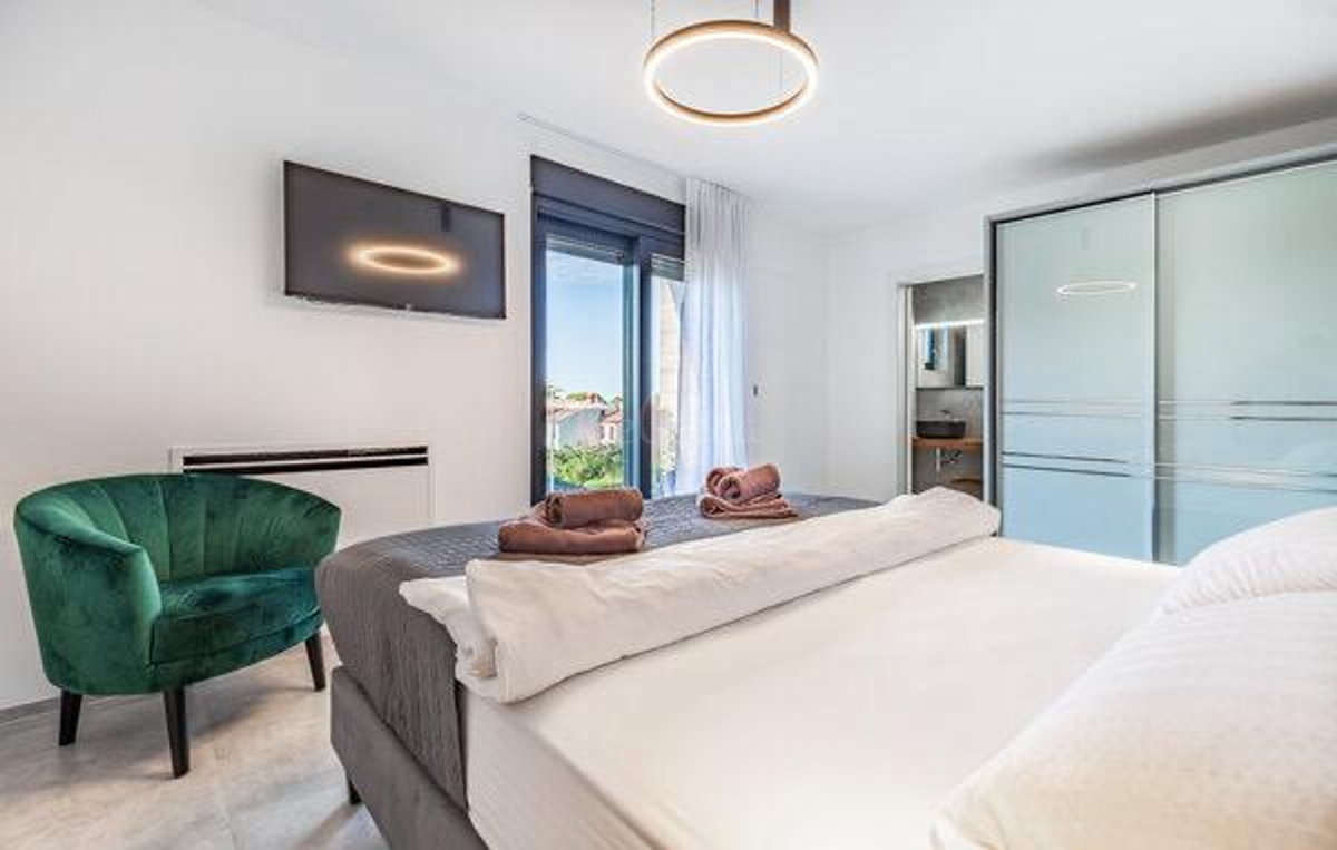 Villa moderna con piscina a 200 m dalla spiaggia, vista mare