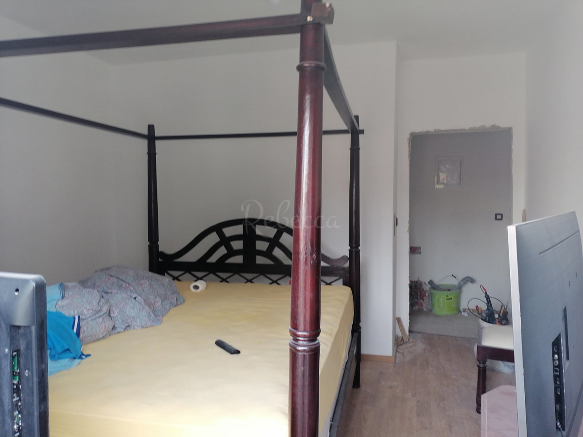 Appartamento al primo piano, due camere da letto, 60 m2, Pula