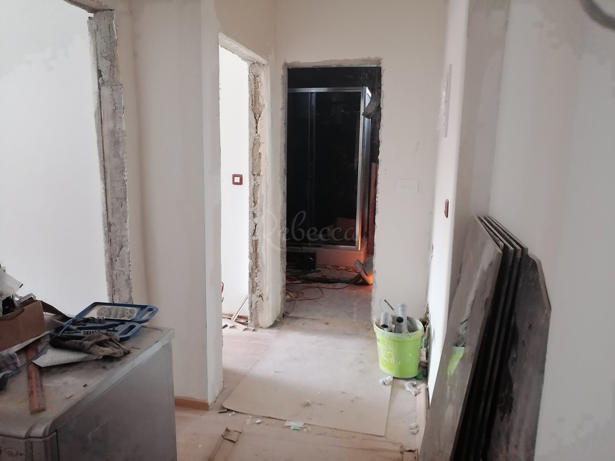 Appartamento al primo piano, due camere da letto, 60 m2, Pula