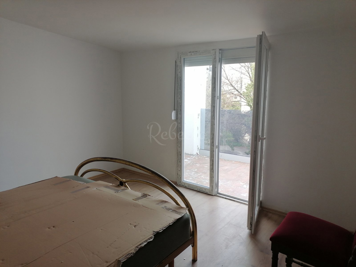 Appartamento al primo piano, due camere da letto, 60 m2, Pula