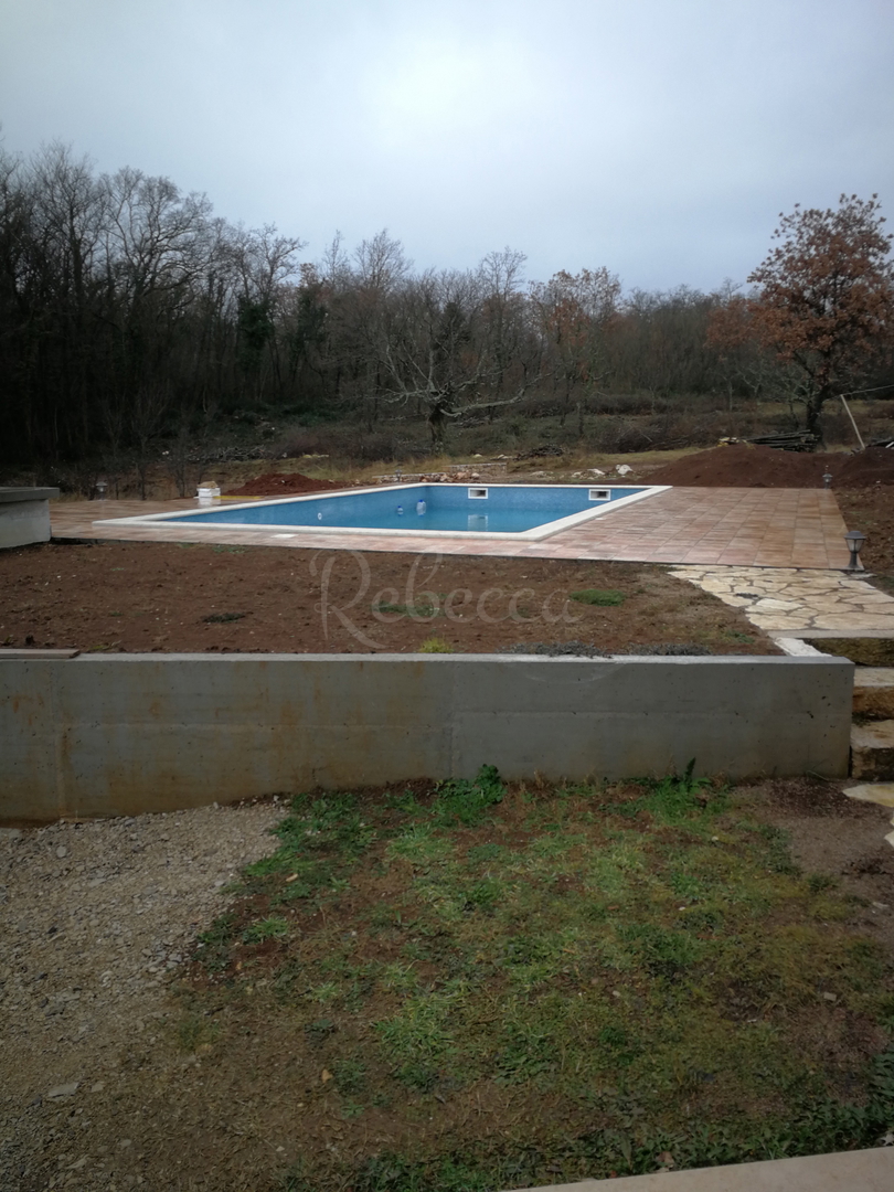 Casa istriana in pietra, piscina, terreno edificabile di 4000 m2