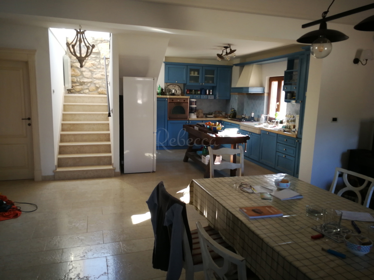 Casa istriana in pietra, piscina, terreno edificabile di 4000 m2