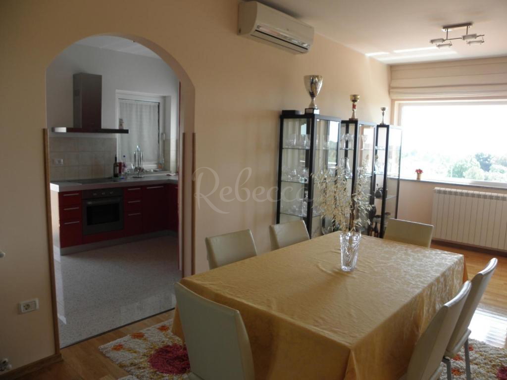 Villa con appartamenti, vista mare, Premantura