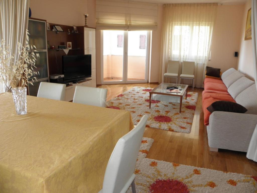 Villa con appartamenti, vista mare, Premantura