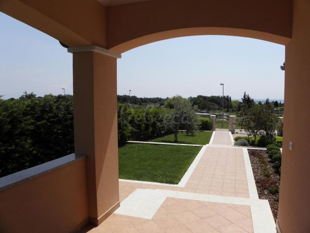 Villa con appartamenti, vista mare, Premantura
