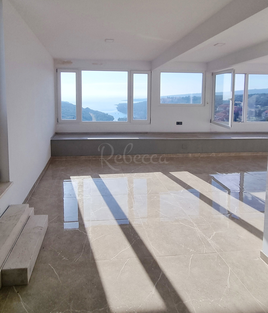 Duga uvala, zona Pola, Esclusivo appartamento al primo piano con vista panoramica sul mare e terrazza con jacuzzi